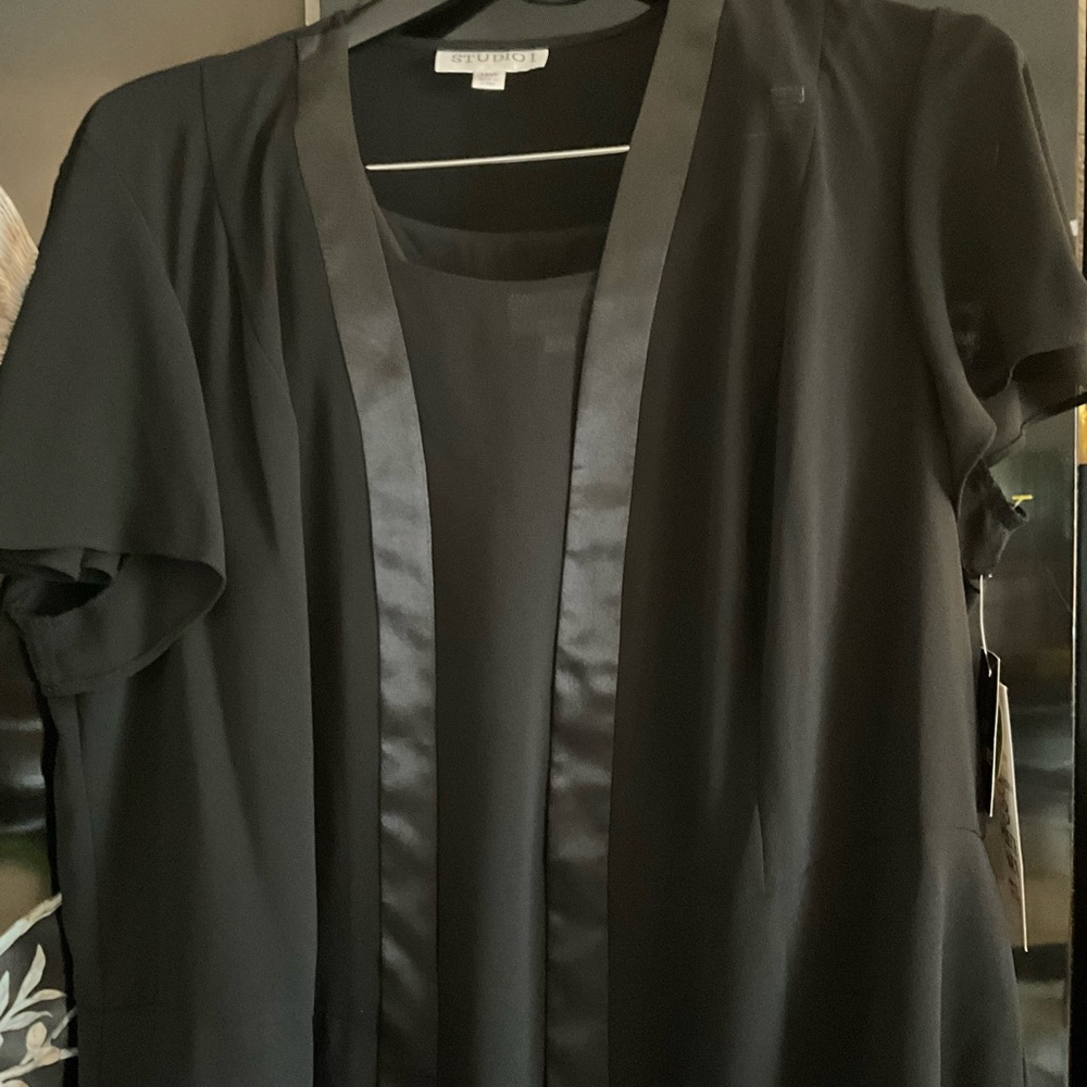 🐼 NWT Black three piece set. Pants, top, and overcoat